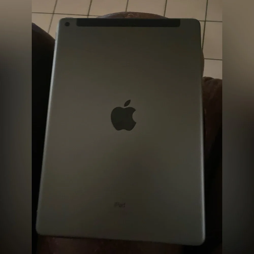 Apple iPad 2019 7th Gen 10.2 inch, Wi-Fi + Cellular, 32GB